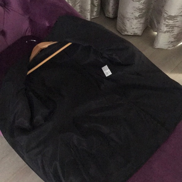 A jacket - Picture 3 of 4